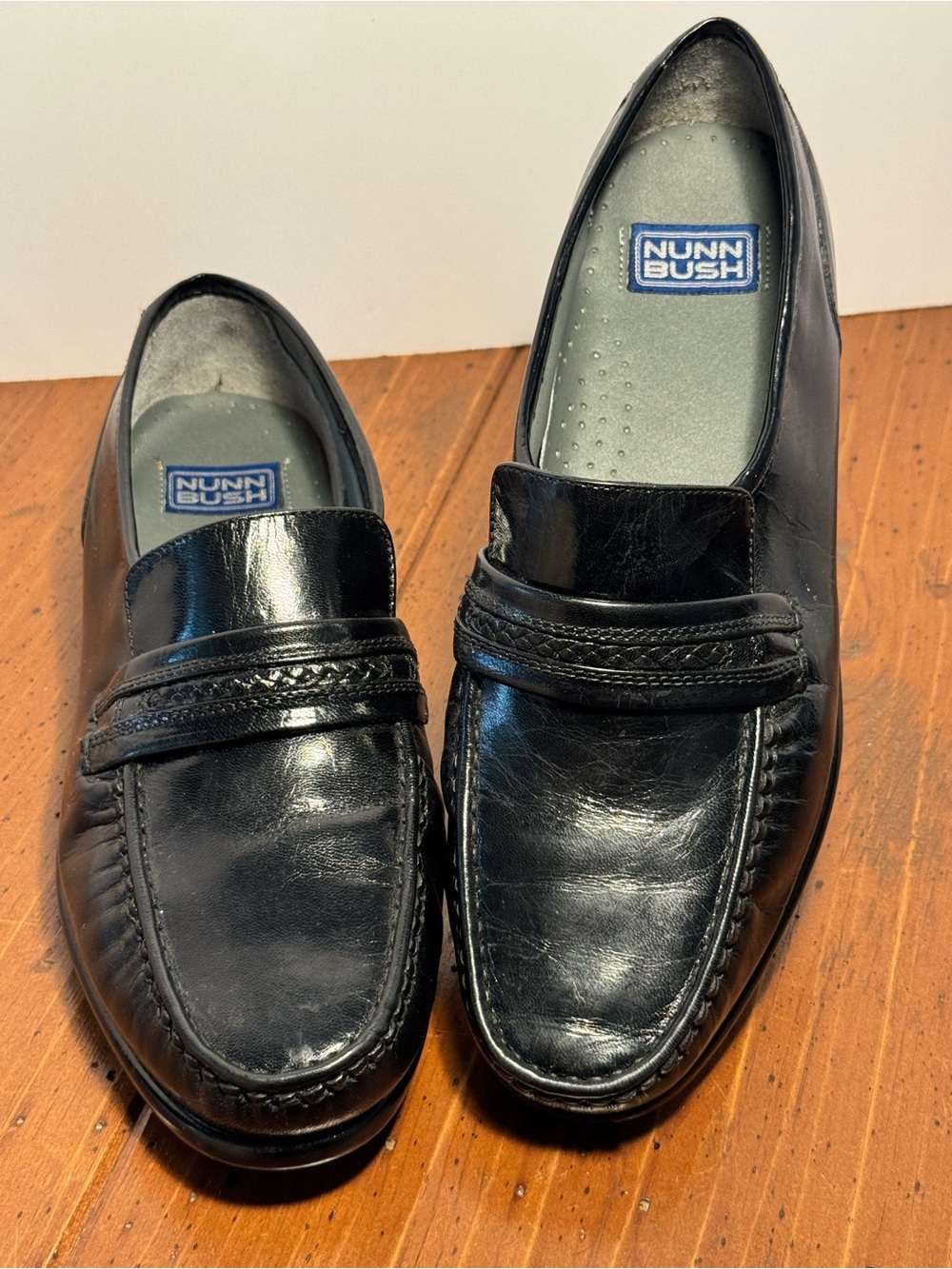 NUNN BUSH Classic Leather Slip-On Loafer Shoes - Men's Size 8 1/2 Wide - Black